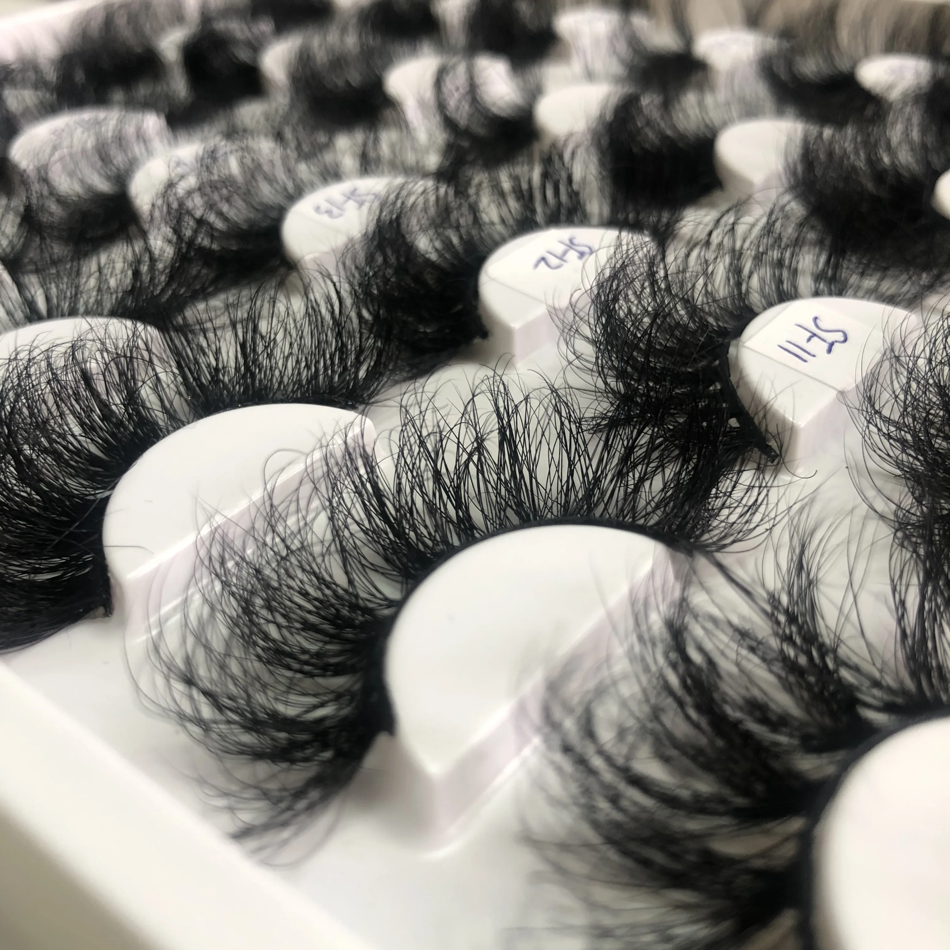 

wholesale custom lash box 3d bottom full strip mink lashes dramatic mink eyelashes vendors 3d 25mm mink eyelash, Natural black