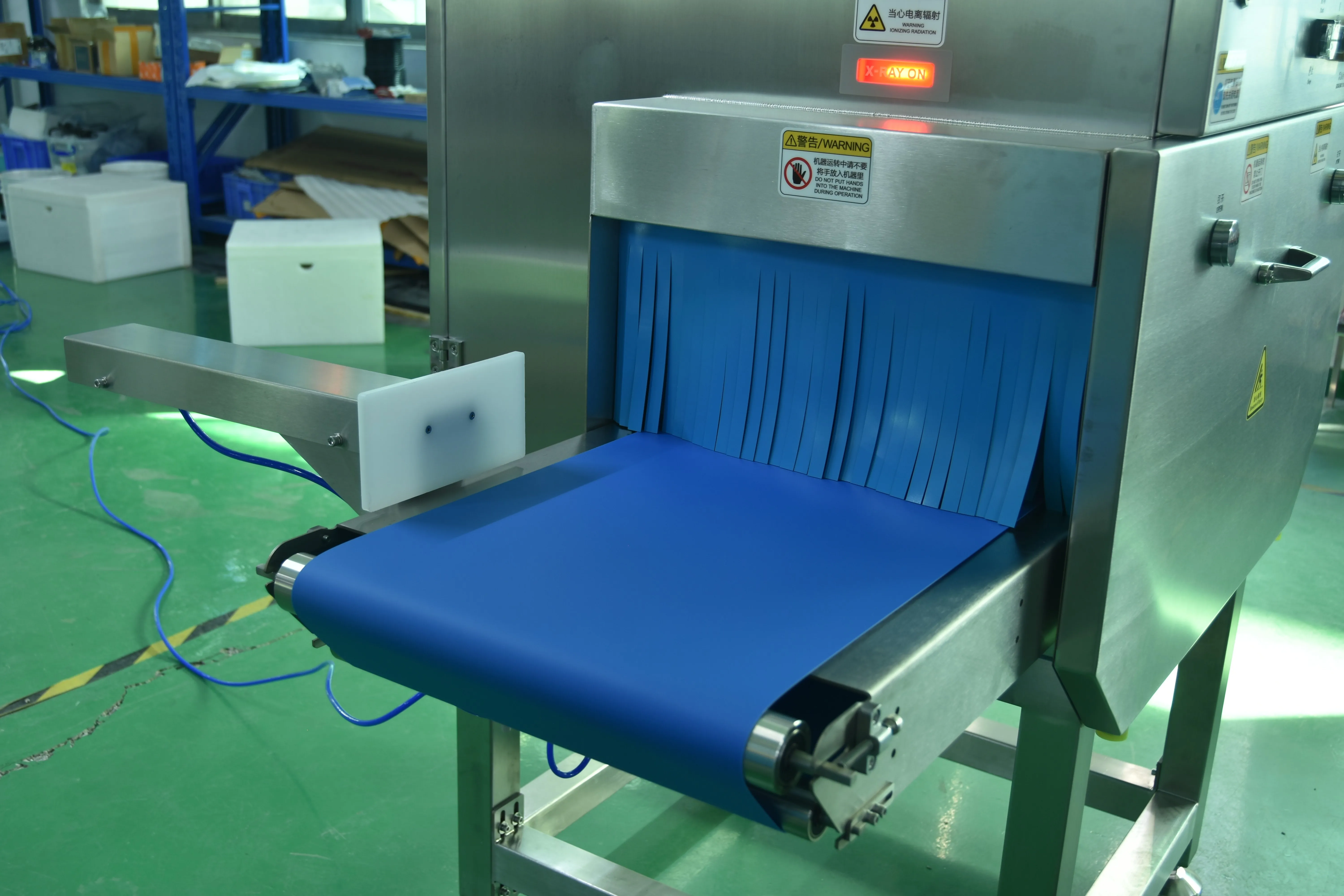 X-RAY ON indicator and lead curtain safety
