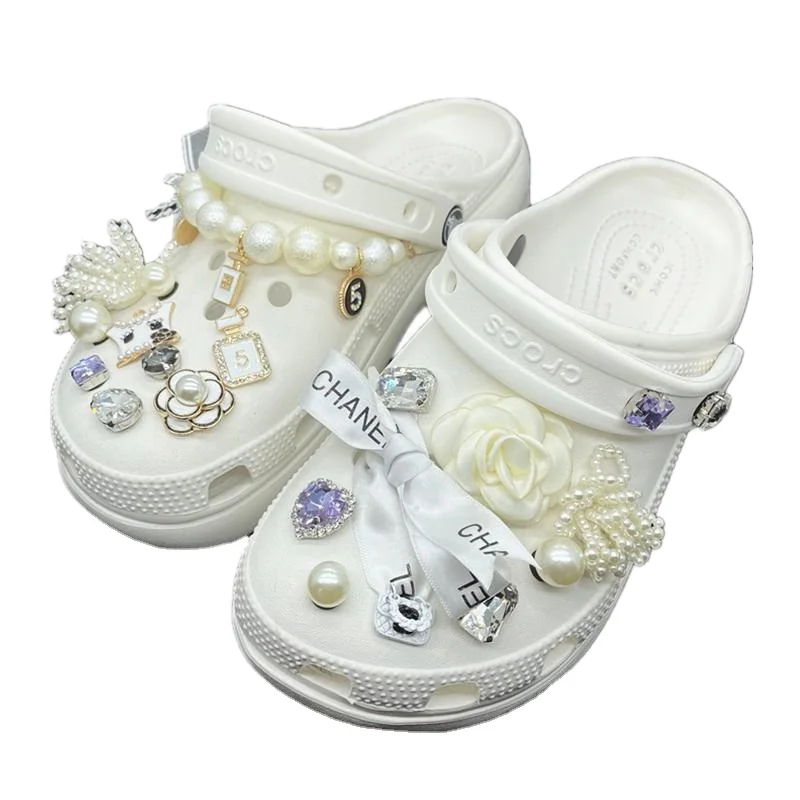 

2021 new EVA custom clogs diamond pearl chain gemstone decoration shoe buckle accessories women's clogs sandals, White