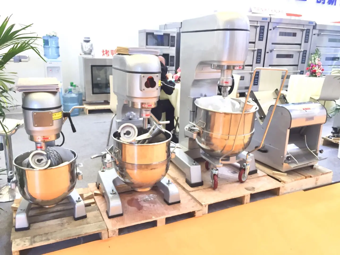 
Professional Dough Kneader Planetary Stand Dough Mixer For Kitchen Food 