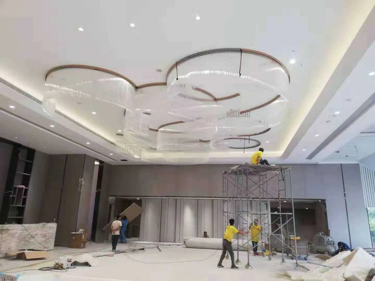 Custom made Indoor lights chandeliers dysmorphism shaped flower lobby ceiling light for Hotel sales department villa