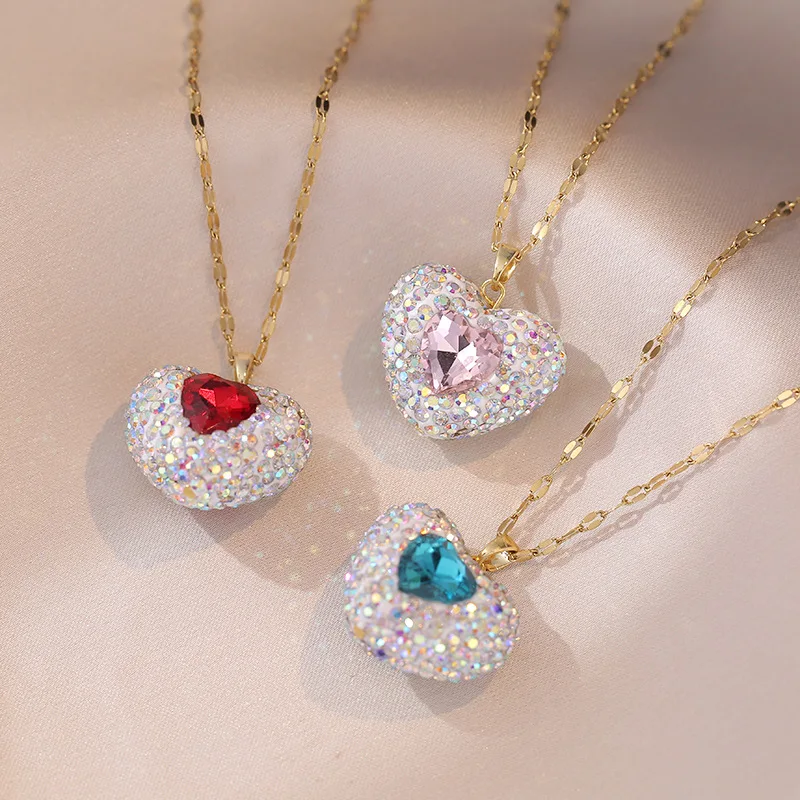 

2023 Hot Selling Full Crystal Heart Pendant Titanium Steel Chain Necklace For Women