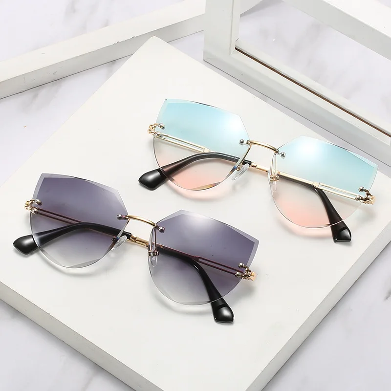 

Lmamba 2021 rimless sunglasses custom street shooting cat eye sun glasses designer women shades