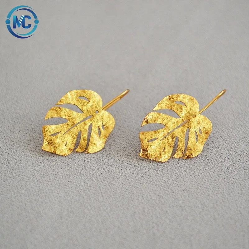 

Fashionable original design matte finish vintage gold leaf earrings ear hook