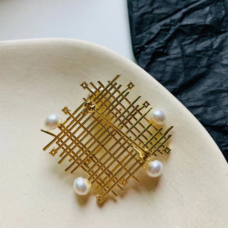 pearl brooch (3).jpg