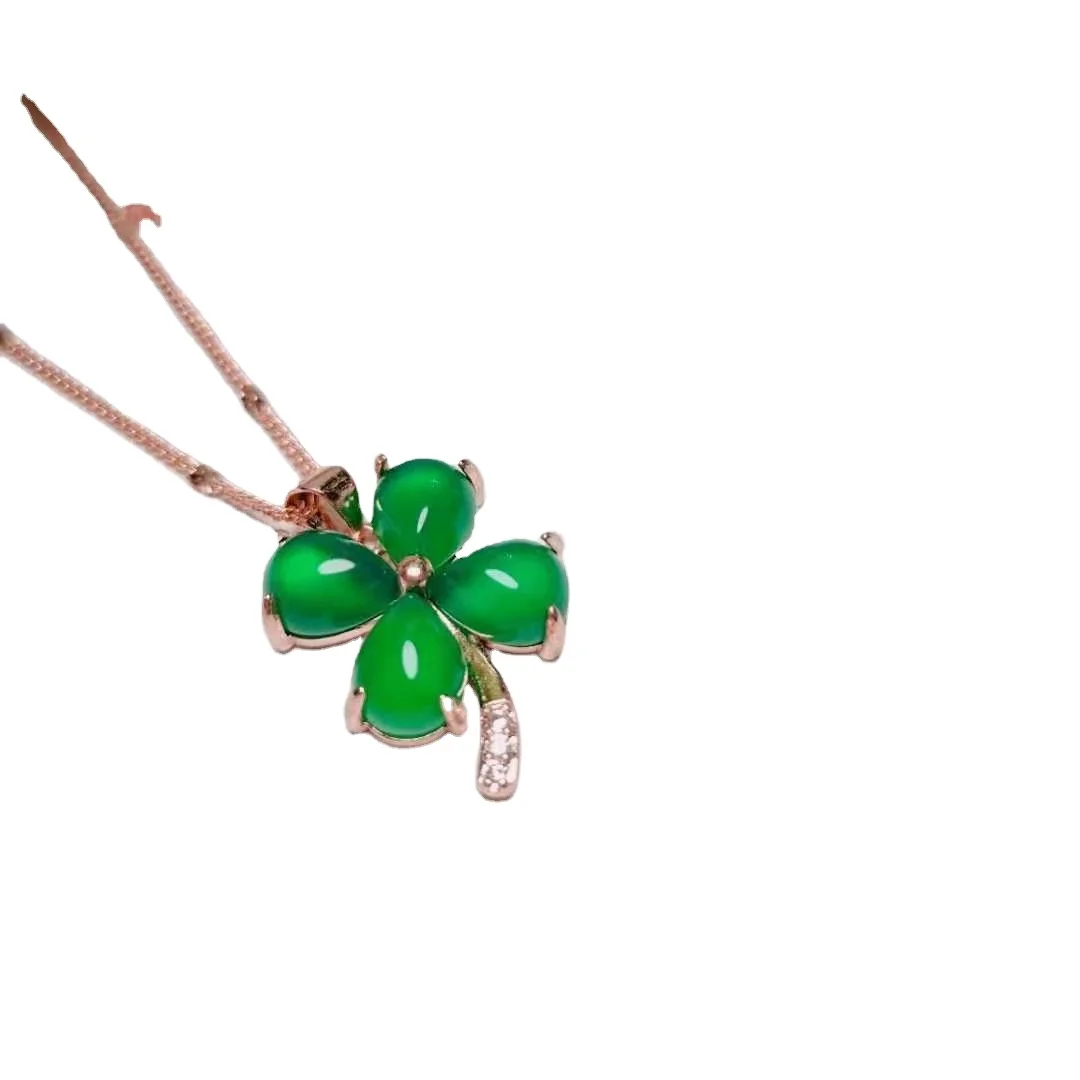 

A Four-Leaf Clover Jade Pendant Made Of Chalcedony Agate Material With Inlay Technology