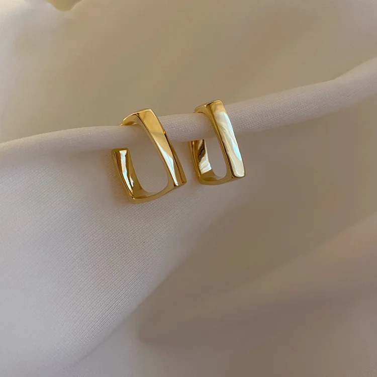 

Ins Trendy S925 Silver Post Glossy 18K Gold Plated Chunky Hoop Earrings Geometric Irregular C Shape Hoop Earrings