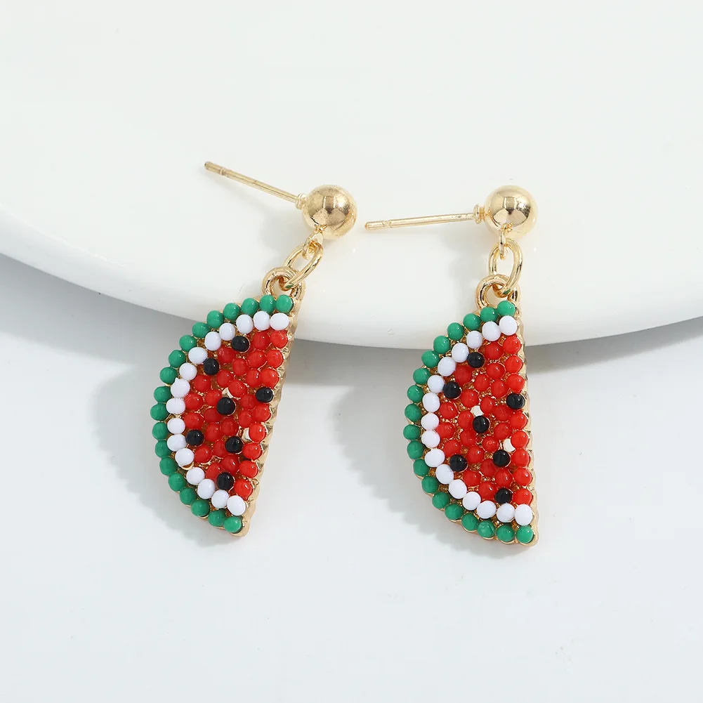 

2021 Fashion Creative New Watermelon Shape Stud Earrings Lovely Girl Inlaid Rice Beads Fruit Earrings Wholesale, Like picture