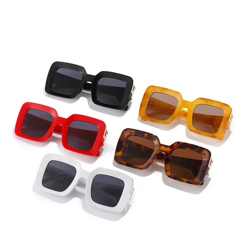 

2022 Superior Brand Designer UV400 Metal Large Frame Sun Glasses Gafas De Sol Thick Frame Oversized Square Sunglasses, Picture shows