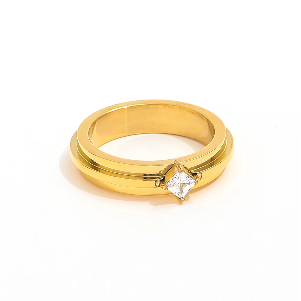 Hot Ins 18K Gold Plated High End Single Square Zirconia Layered Rings Unisex Stylish Stainless Steel Jewelry Parties Engagements