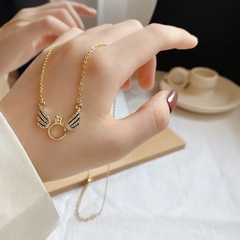 

Hongtong Hot Selling Pendant Angel Necklace Korean Retro Stainless Steel Rotatable Wing Design Clavicle Chain, Picture