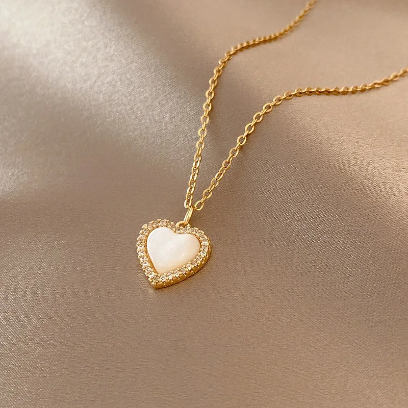 

INS Style White Shell Love Heart Pendant Necklace Micro Cubic Zirconia Shell Heart Pendant Necklace