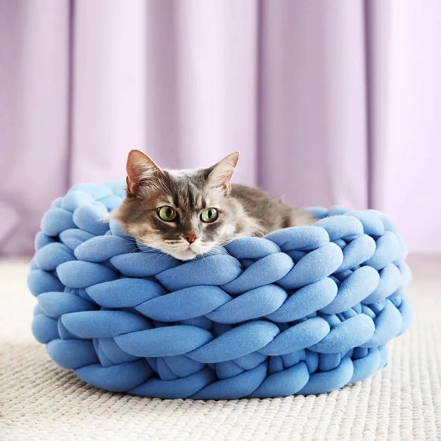 

Amazon Hot Handmade Chunky Knitted Pet Beds Multi-colors Handmade Cuddler Cat Bed Cozy Arm Knit Cotton Yarn Cat Dog Bed