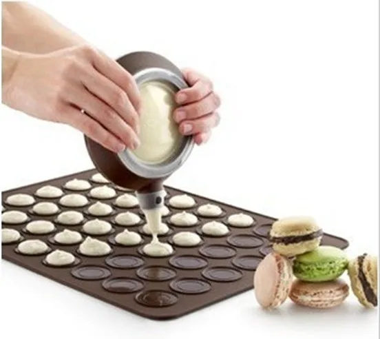 

Macaron 30 Hole Round Silicone Mat High Temperature Resistant Placemat Pot Table Mat Heat Insulation Pad Brown