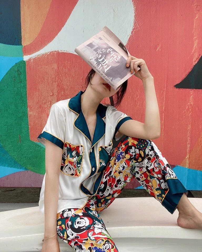 

2021 spring and summer ice silk pajamas ladies short-sleeved trousers thin silk cartoon head satin silk home service suit