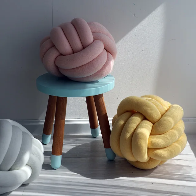 

Popular knotted pillow back rest with multiple color accessories