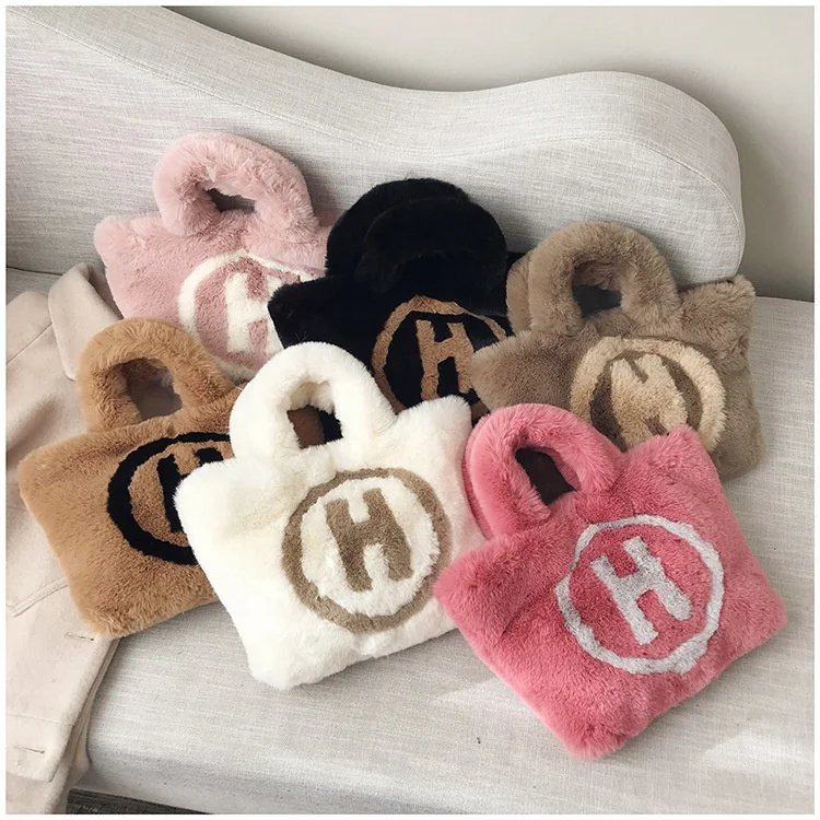 

High quality manufacturer wholesale heart-shaped ladies rabbit fur bag love heart fur ball women chain handbag purse fur bag, 40 color