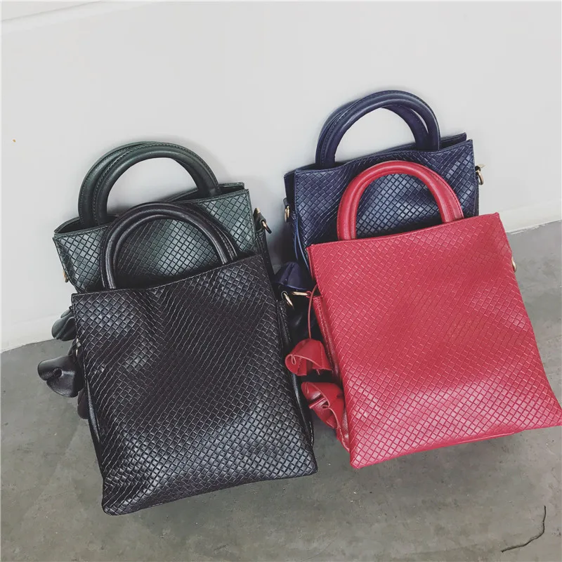 

wholesale chain vegan leather tote hand bags luxury trendy weave leather ladies 2021 handbag