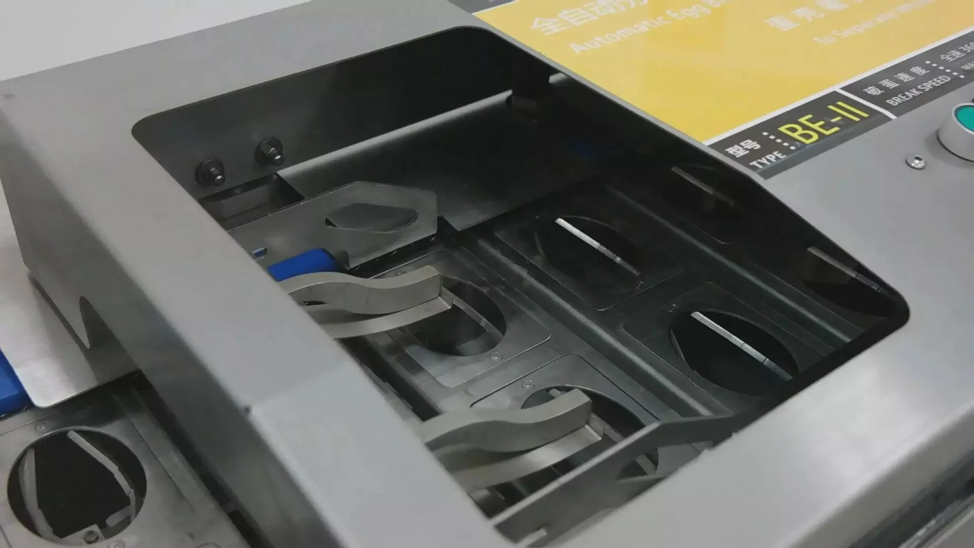 Egg White And Egg Yolk Separator/ Automatic Egg Breaker Separator