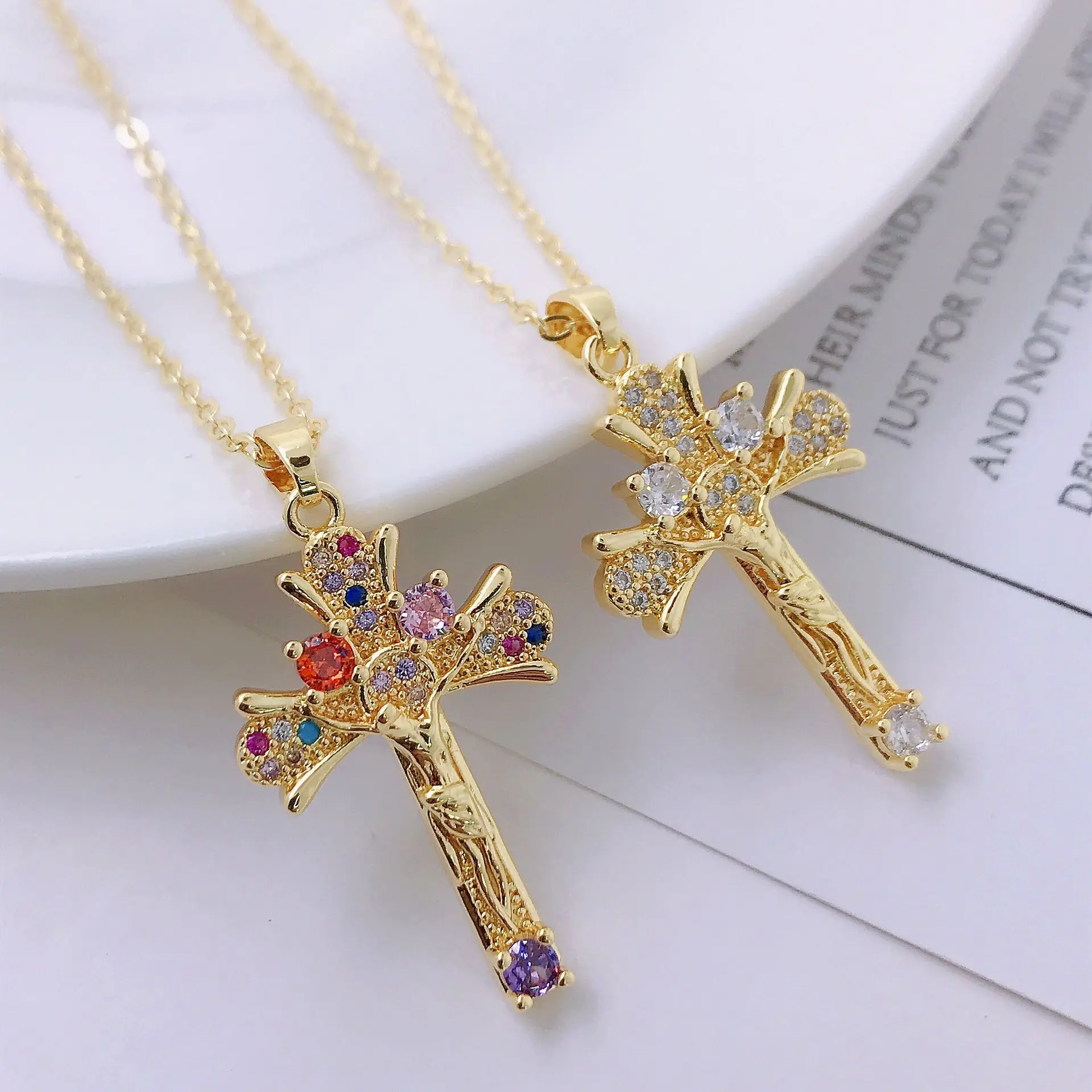

2022 Best Selling 18K Gold Plated CZ Cubic Zirconia Cross Pendant Necklaces Fashion Bling Rhinestone Crystal Cross Necklace, Gold silver