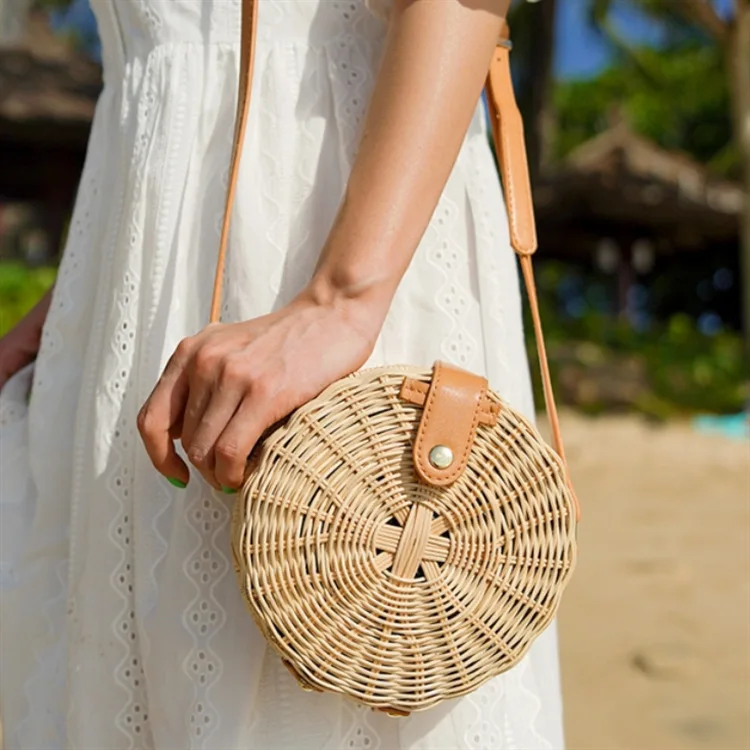 

Wholesale Bali Beige Basket Clutch Purse Women Rattan Straws Bag Fashion Mini Round Straw Bags Tote Summer Beach Handbags, Natural color