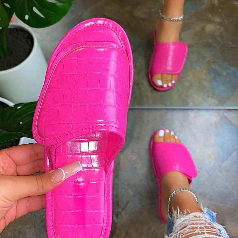 

2020 New fashion women's slippers large soft bottom slippers women hot style leather slippers wholesale