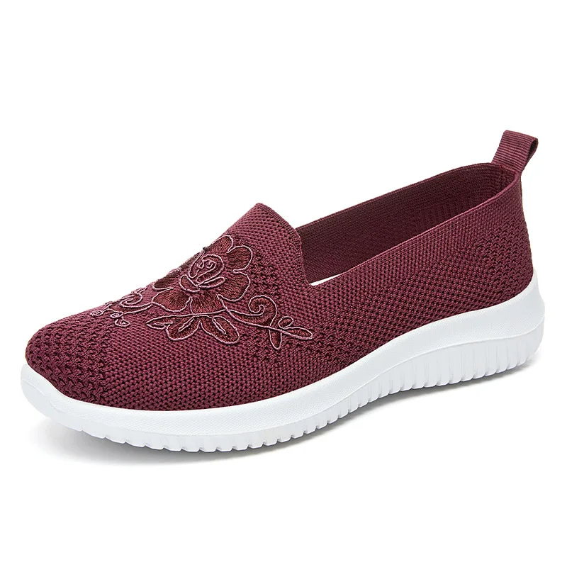 

New Design Outdoor Slip-on Women's Casual Sports Shoes Embroidered Anti-slip Casual Shoes For Elderly Ladies