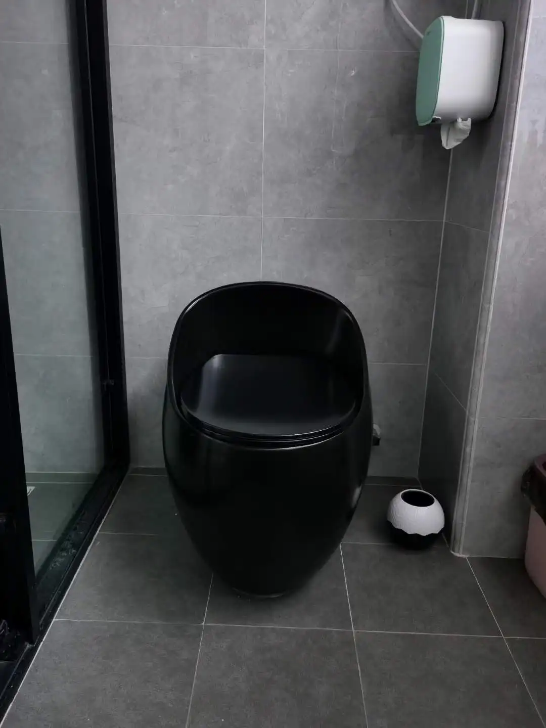 2020 brand new egg-shape black toielt wc one-piece siphonic hotel toilet commode