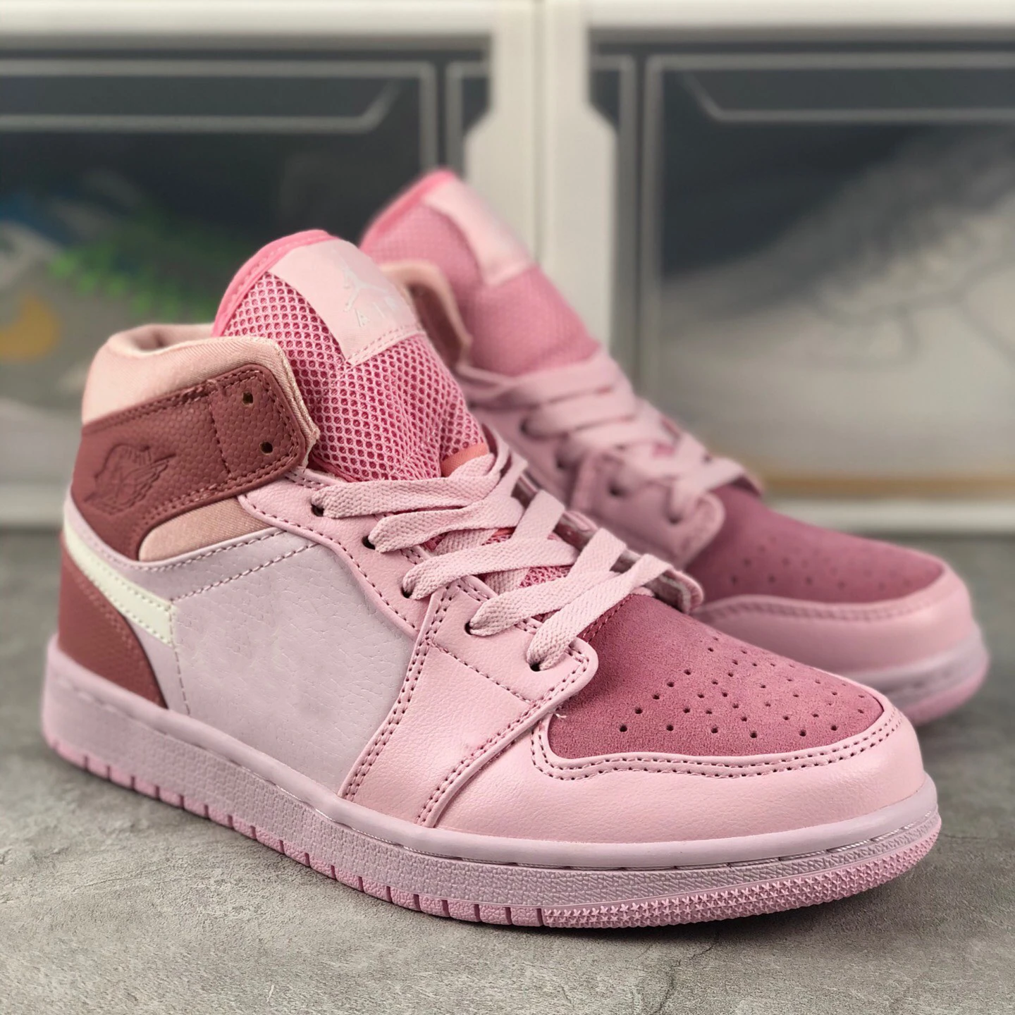 

1 Mid Digital Pink Men Women Sneakers Fashion Casual Sports Shoes Basketball Shoes with Box