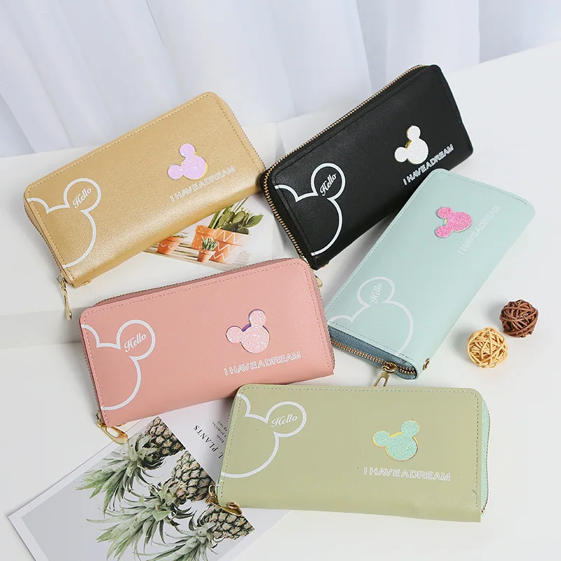

New model 2021 lady holds a retro purse with cartoon pattern