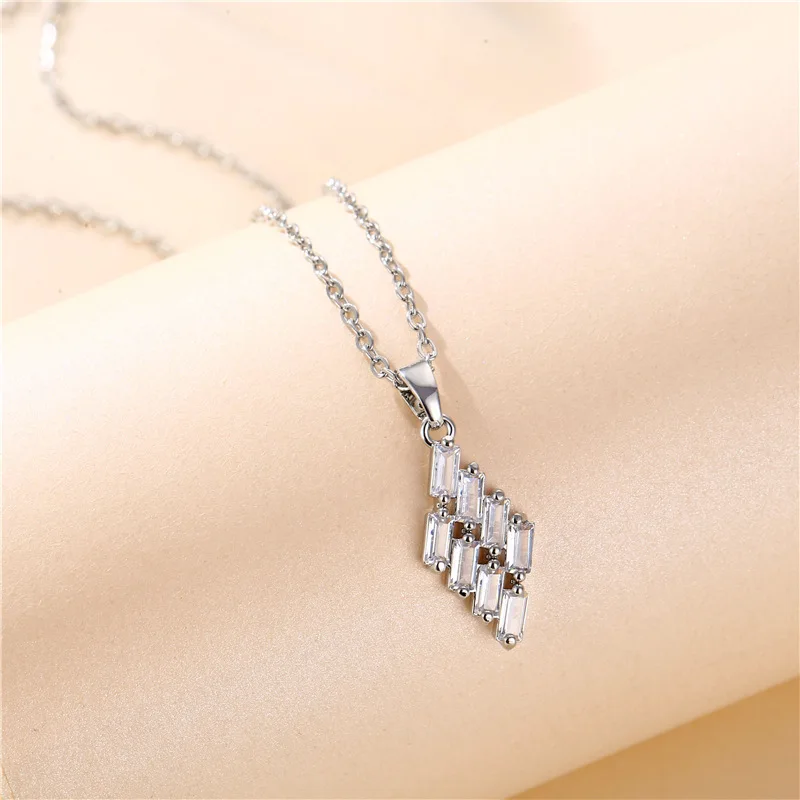 

Simple Fashion Design Stainless Steel Chain Geometric Shape Pendant Necklaces Crystal Rhinestone Square Clavicle Chain Necklaces