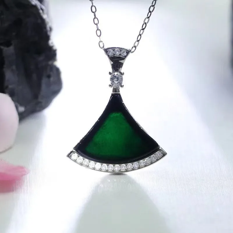 

S925 Silver Inlay Emerald Pendant Black Jadeite Small Skirt Necklace Jewelry Factory Wholesale Delivery FC2080309