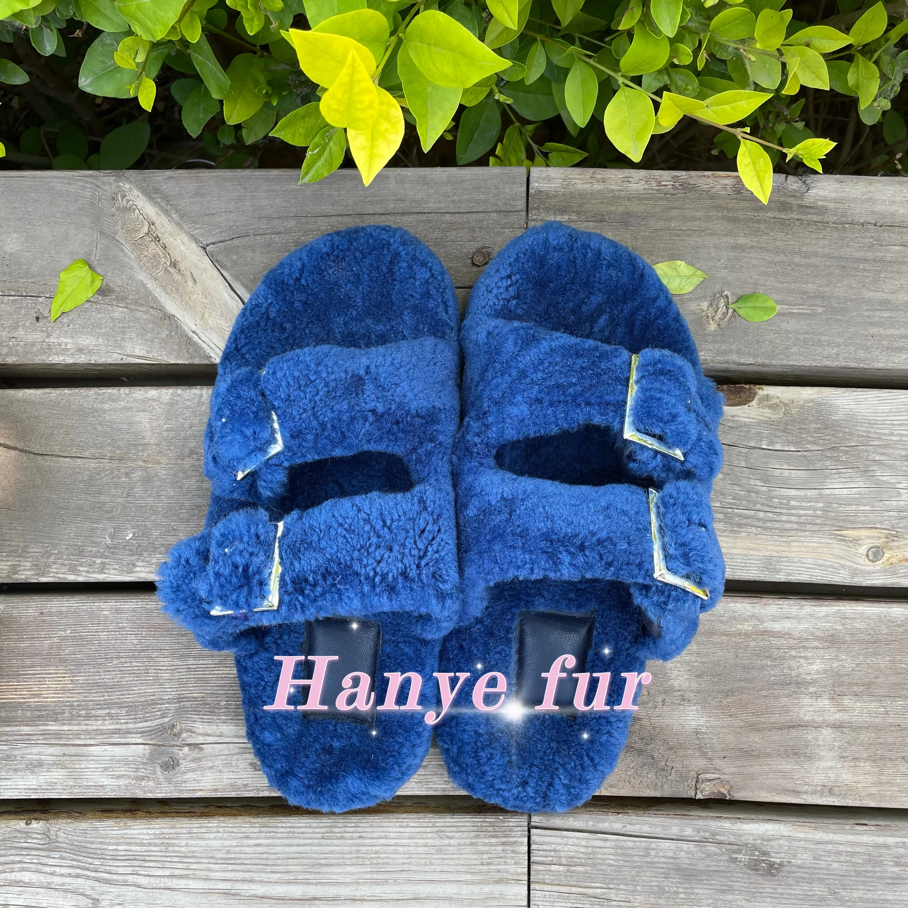 

The latest and most popular high-quality ladies winter warm family slippers designer sheepskin soft house fur slippers shoes wom, Customized color