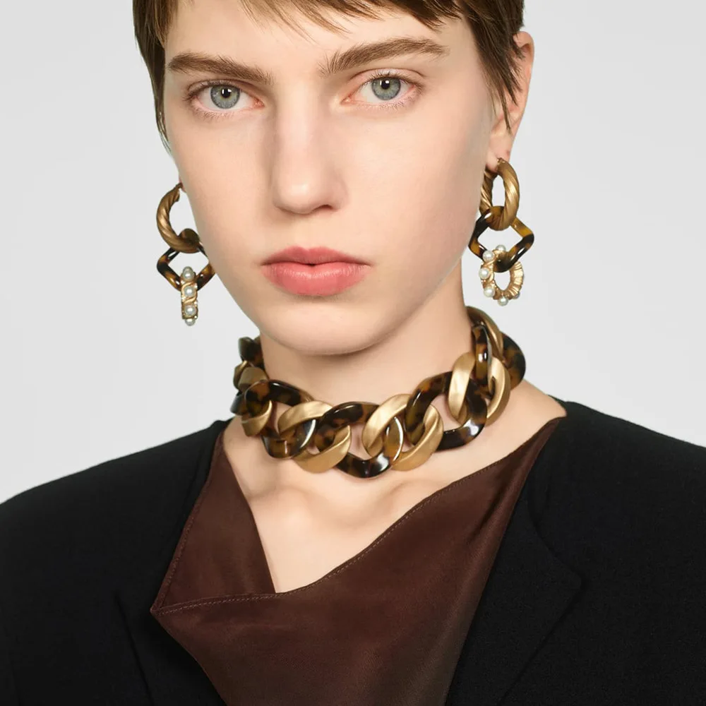 

fashion exaggerated thick chunky big gold metal acrylic choker necklace acrylic resin statement necklace for women, Picture