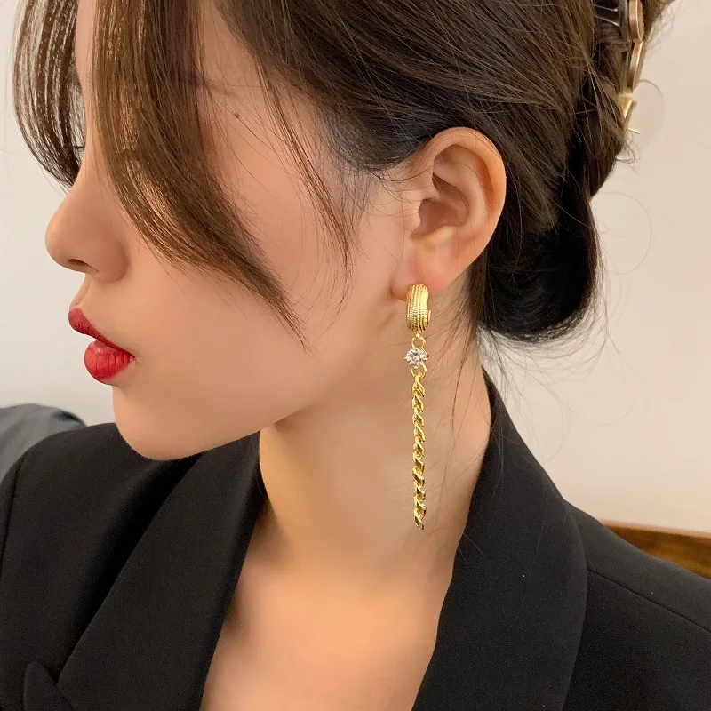 

JUHU Korea Copper Gold-plated Personalized Love Earrings S925 Silver Needle Minor Design Sense Asymmetrical Earrings Female