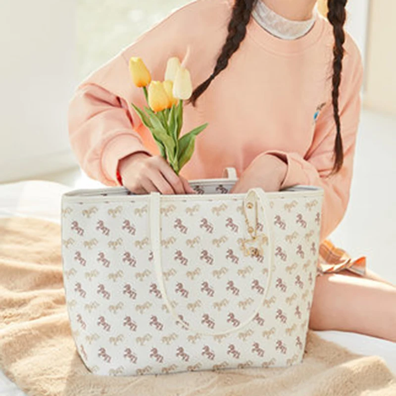

Unicorn print fashion versatile handbag Versatile bag Women's large capacity single shoulder bag, White