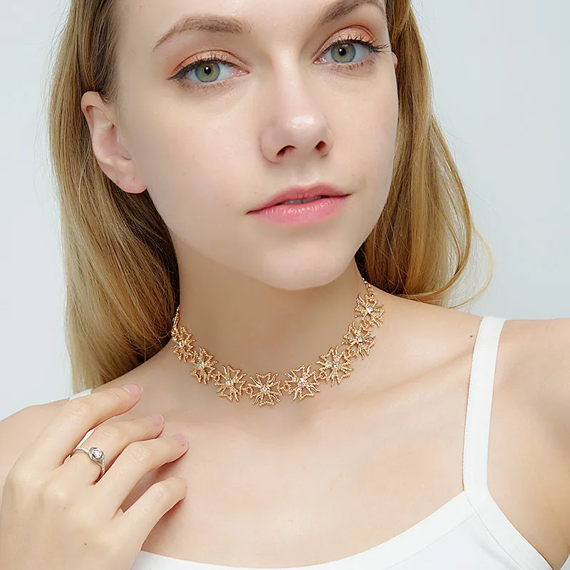 

Bohemian Gold Plated Metal Crystal Hollow Flower Shape Choker Necklace For Women, Gold silver