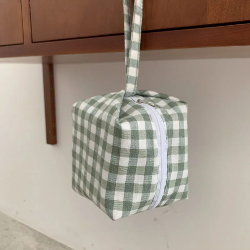 

Amazon Simple Square Clutch Plaid Portable Plaid ECO Quilted Cotton Cosmetic Bag
