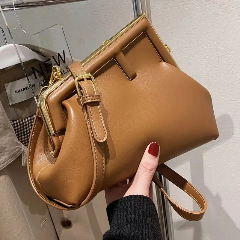 

2022 One Shoulder Crossbody Ladies luxury purse and handbags 2022 design purse designer purse women famous brand, Beige black brown khaki coffee blue