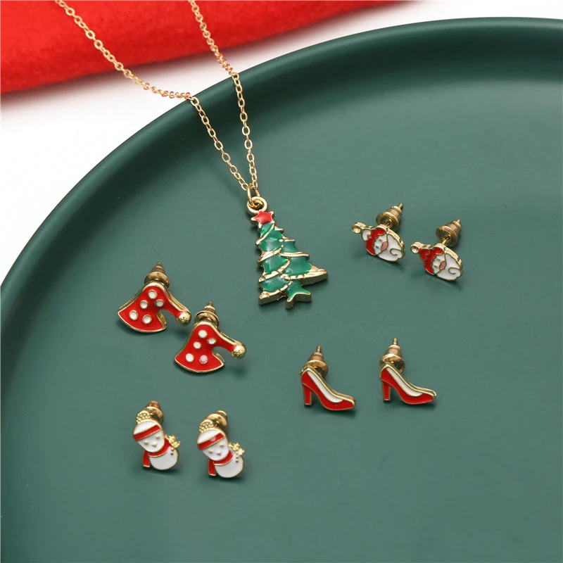 

Fashion Alloy Christmas Suit Father Christmas Necklace Earrings Set Oil Dripping Cartoon Necklace, Picture shown