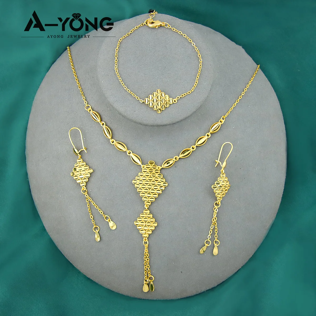 

Wholesale Classic Maple Leaf Jewelry Tassel Women's 18k Gold Plated Jewelry Sets