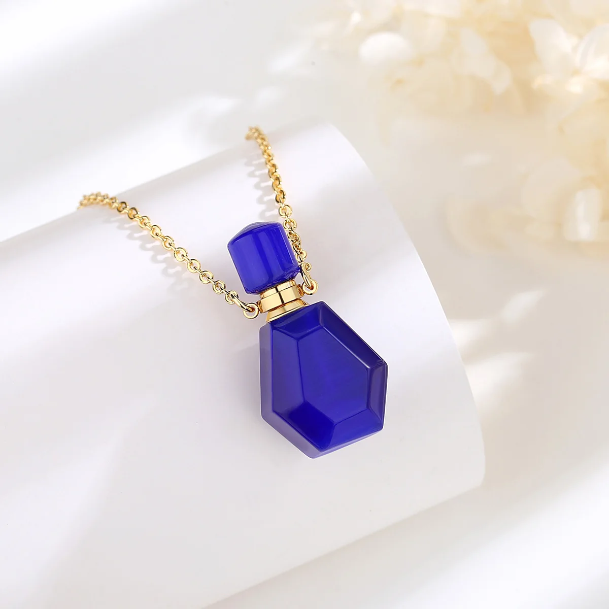 

Natural Crystals Healing Stones Crystal Spray Perfume Bottle 30 ml Pig Figures Real Initial Letter Pendant Set Necklace