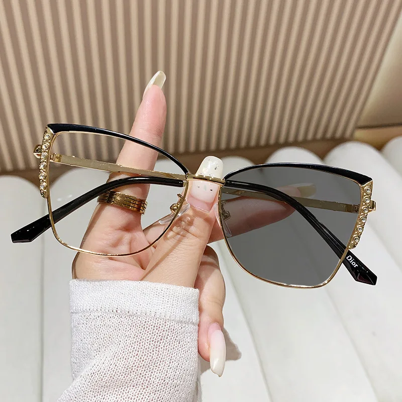 

Custom Logo 2024 Anti Blue Metal Cat Eye Myopia Glasses Ladies Photochromic Optical Blue Glass Lens Eyewear Frame Optical Frames