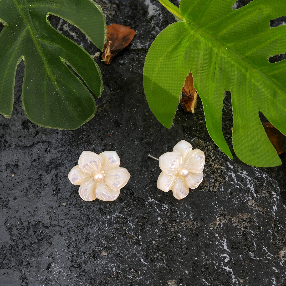 

Luxury hawaii white mother of pearl flower fresh water pearl studs earrings girls