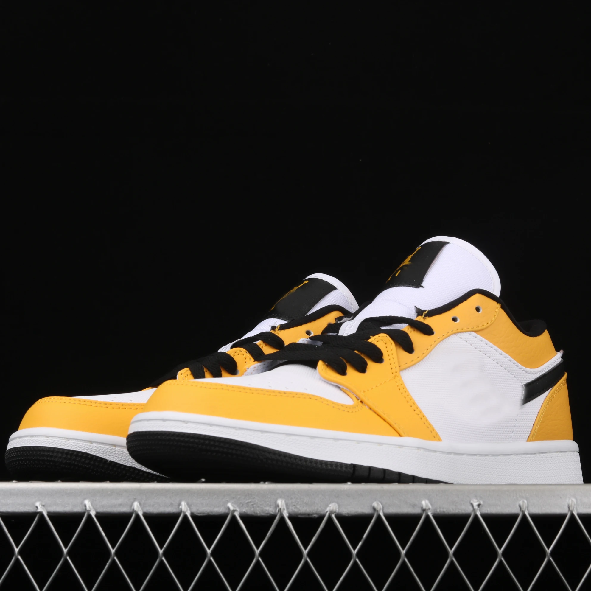 

High quality brand aj1s retro fashion design men's and women's low top board shoes basketball shoes sports shoes, Black