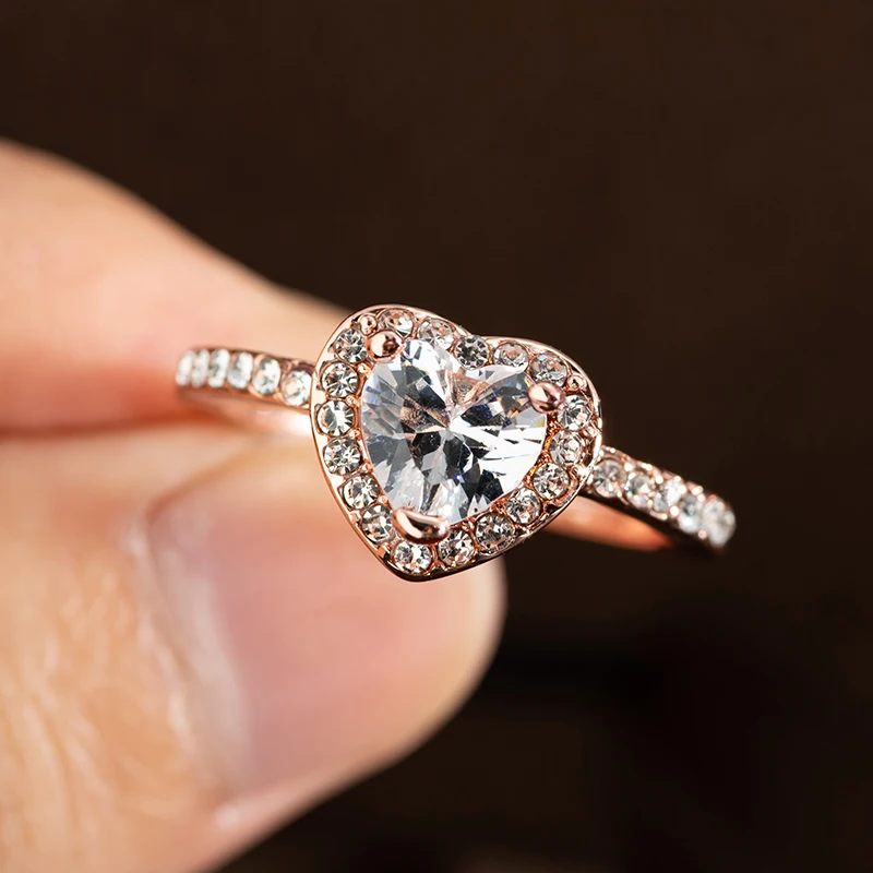 

Latest Heart Love Shape White Full Zircon Rhinestone Princess Engagemend Wedding Diamond Rings Women Platinum Plating Ring