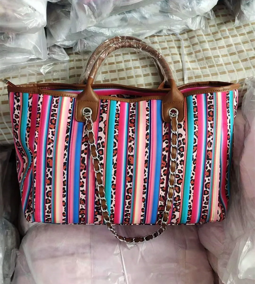 

Free sample Large Zippered Tote Bags Perfect handbags with sunflower pattern support OEM