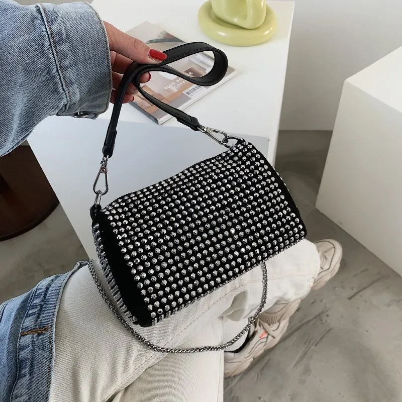 

2021 New arrivals Women Popular Rivets Messenger Hand Bag Luxury Handbag Ladies Purses For Young Lady