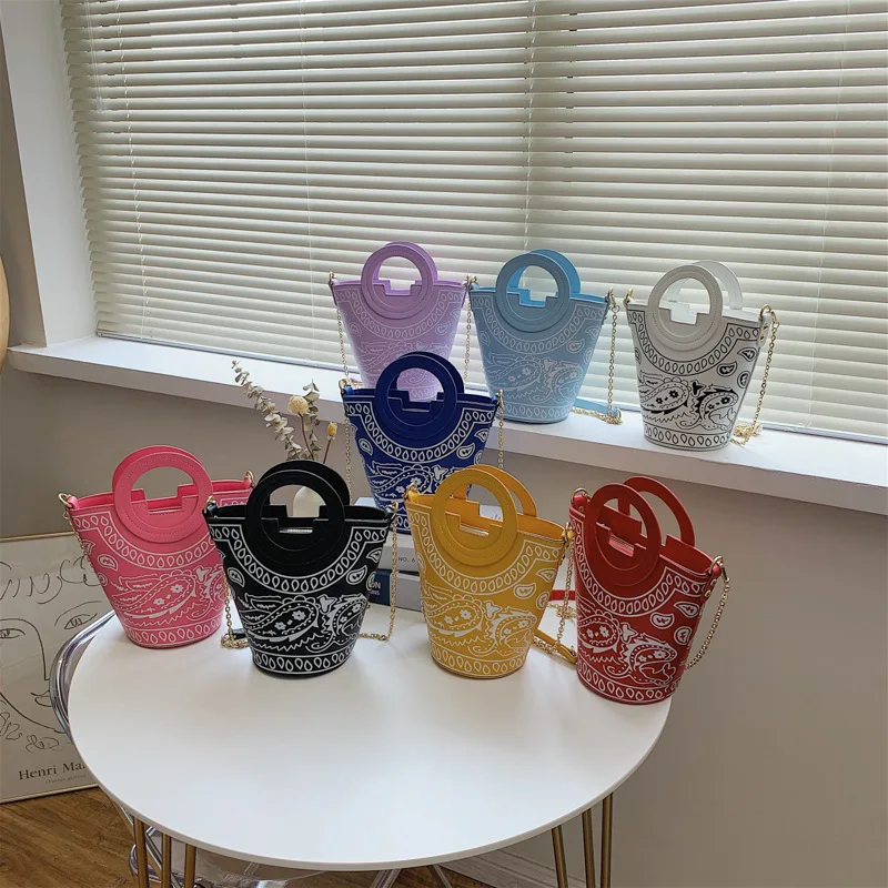 

Summer 2021 New Print Single Shoulder Hand Bucket Bag Fashion Commuter cashew flower Personality Chain Slant Cross Female Bag