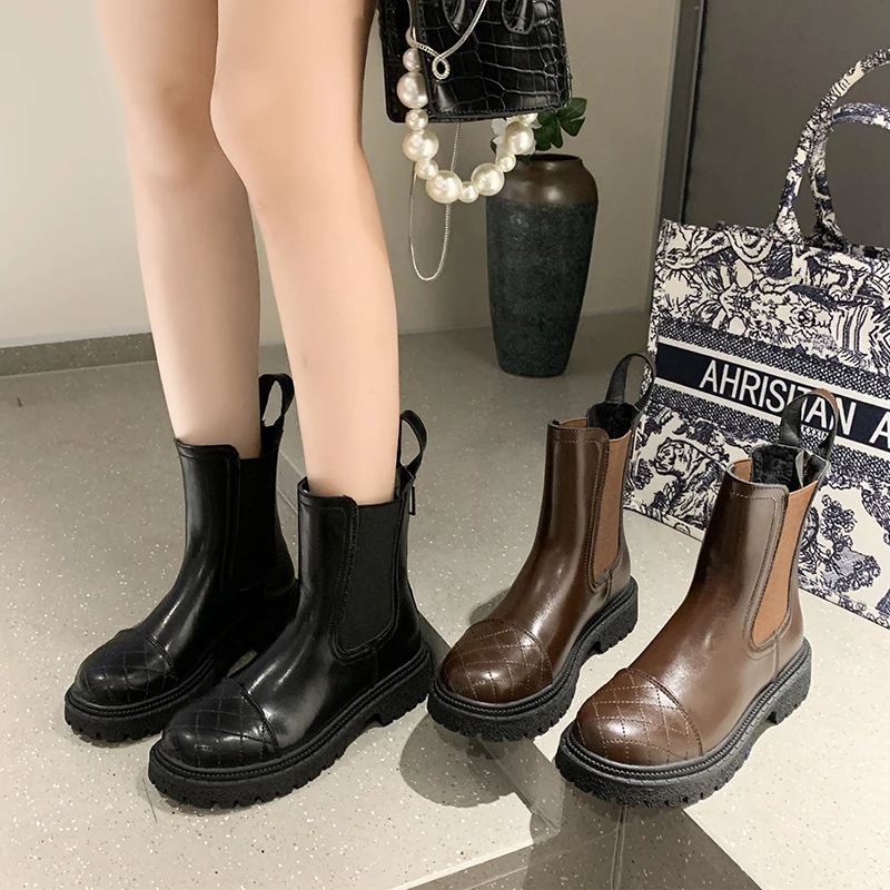 

2021 New Arrivals Fashion Trend Flat Diamond pattern Chelsea Boots Round Toe Leather Platform Lace Up Ankle Boot